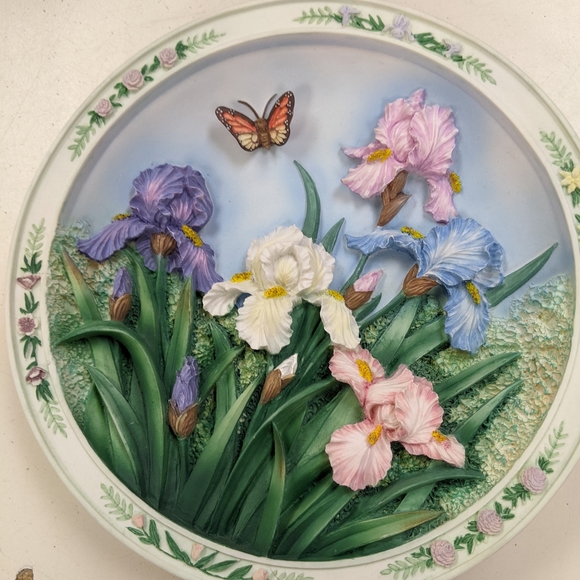 SOLD.    Lena Liu's flower plates - Picture 8 of 8